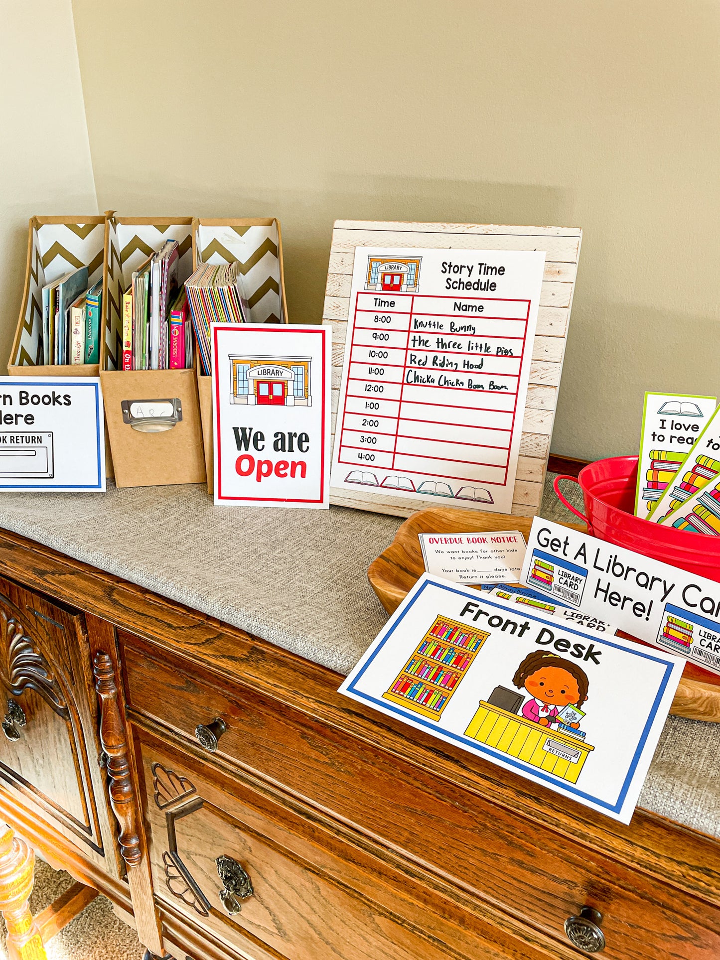 Library pretend play printables by Confetti Crate